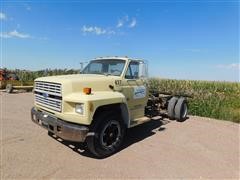 1993 Ford F700 Cab & Chassis 