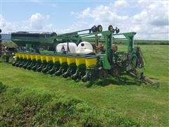 2002 John Deere DB80 Planter 