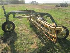 John Deere 670 Parallel Bar Rake 