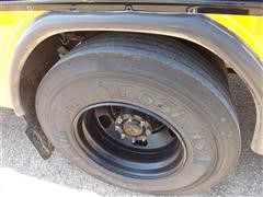 items/6e6c84579216e41180be00155de252ff/car