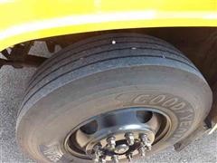 items/6e6c84579216e41180be00155de252ff/car