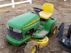 John Deere LT 160 Lawn Tractor 