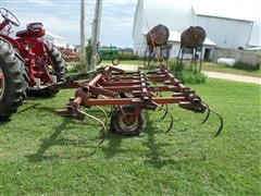 items/748bed2bdb45e41180bf00155de1c209/ih45cultivator