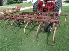 items/748bed2bdb45e41180bf00155de1c209/ih45cultivator