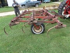 items/748bed2bdb45e41180bf00155de1c209/ih45cultivator