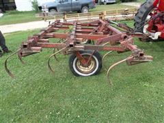 items/748bed2bdb45e41180bf00155de1c209/ih45cultivator