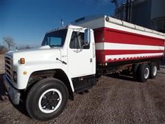 1980 International S1900 T/A Grain Truck W/Box & Hoist 