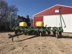 John Deere 7200 Max Emerge II Planter 