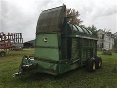 John Deere 200 Stacker 