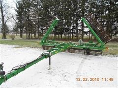 John Deere 200 Round Bar Basket Crumbler 