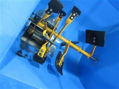 items/78be51268f5be41180bd00155de187a0/accu19400portableblowingsprayinginsulationmachine