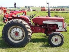 items/795b908cbc18e41180be00155de252ff/1965international424tractor