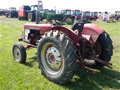 items/795b908cbc18e41180be00155de252ff/1965international424tractor