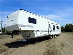 1996 Electra Fifth Avenue 5th Wheel Tri/A Travel Trailer 