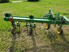 items/7c87b85d3ddf4c2390a00c80efc128ba/johndeere7256r30frontmountcultivator-33.jpg