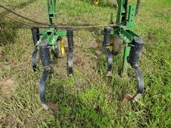 items/7c87b85d3ddf4c2390a00c80efc128ba/johndeere7256r30frontmountcultivator-39.jpg