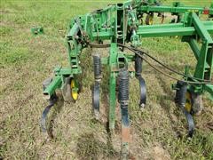 items/7c87b85d3ddf4c2390a00c80efc128ba/johndeere7256r30frontmountcultivator-40.jpg