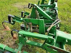 items/7c87b85d3ddf4c2390a00c80efc128ba/johndeere7256r30frontmountcultivator-43.jpg