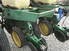 items/7cc52f919706ea11b86200155d70e01b/johndeere70006rowplanterwithliquidfertilizerandpercisioncornmeters-34.jpg