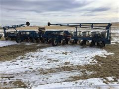 Kinze 3140 Stack-Fold 16 Row Planter 