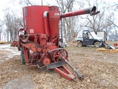 Case IH 1250 Grinder Mixer 