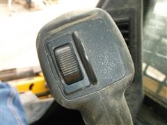 items/7e659d405322e41180be00155de252ff/2011johndeere326dskidsteer