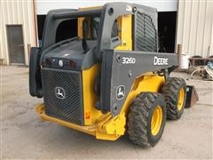 items/7e659d405322e41180be00155de252ff/2011johndeere326dskidsteer