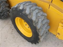 items/7e659d405322e41180be00155de252ff/2011johndeere326dskidsteer