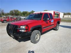 2004 Chevrolet 2500 HD 4x4 Extended Cab Pickup 