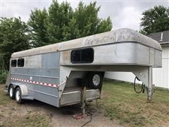 2006 Hook-On Trailers Gooseneck Two Horse Trailer With Living Quarters 