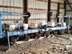 Kinze 2100 Planter 