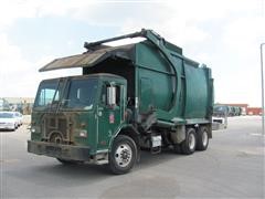 2006 Peterbilt 320 Garbage Truck 