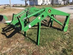 John Deere 725 Loader 