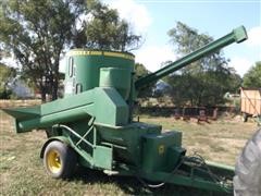 John Deere 700 Grinder Mixer 