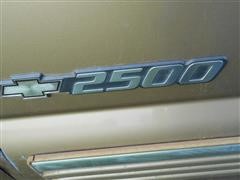 items/877e2d18a837e41180bd00155de1c209/2000chevroletsilveradok2500ls3doorextendedcab4x4pickupwithsnowplow