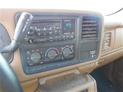 items/877e2d18a837e41180bd00155de1c209/2000chevroletsilveradok2500ls3doorextendedcab4x4pickupwithsnowplow