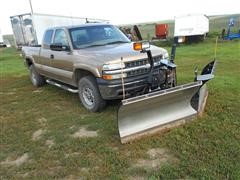 items/877e2d18a837e41180bd00155de1c209/2000chevroletsilveradok2500ls3doorextendedcab4x4pickupwithsnowplow