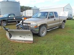2000 Chevrolet Silverado K2500 LS 3 Door Extended Cab Pickup 4X4 With Snow Plow 