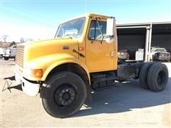 2002 International 4900 Cab & Chassis 