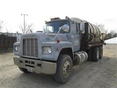 1988 Mack R690ST T/A Water Truck 