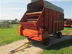 New Holland Model 8 Power Forage Wagon 