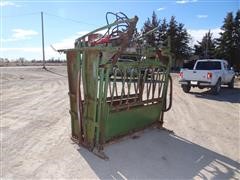 Powder River Hydraulic Squeeze Chute 