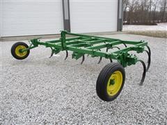 John Deere 1600 Chisel Plow 