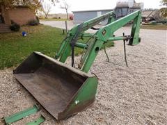 John Deere 158 Loader 