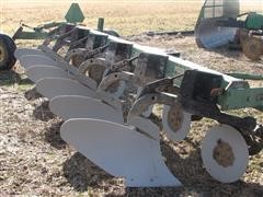 John Deere 2600 6 Bottom Plow 