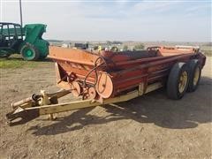 New Holland 676 Manure Spreader 