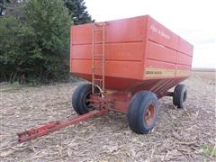 Brady Fox 1650 Center Dump Gravity Wagon 