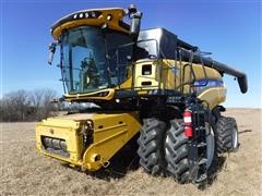 2015 New Holland CR8.90 Twin Rotor 4WD Combine 