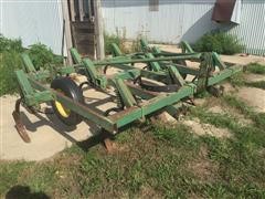 John Deere 1600 Chisel Plow 