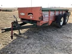 New Idea T/A Pull-Type Manure Spreader 